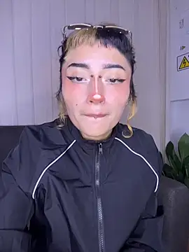 baby_akuma élő XXX-chatje