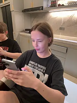 Nura_n_Sarah Adlı Modelin Web Kamerası Şovu