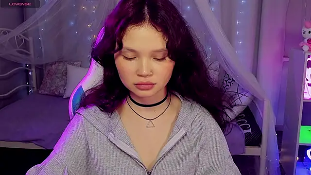 EmilyChaves Adlı Modelin Canlı XXX Sohbeti