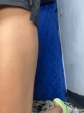 adri_girl3's Webcam Show