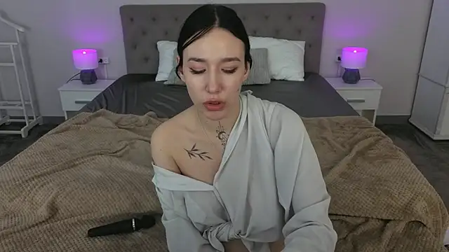 NikkiGoldSide élő XXX-chatje