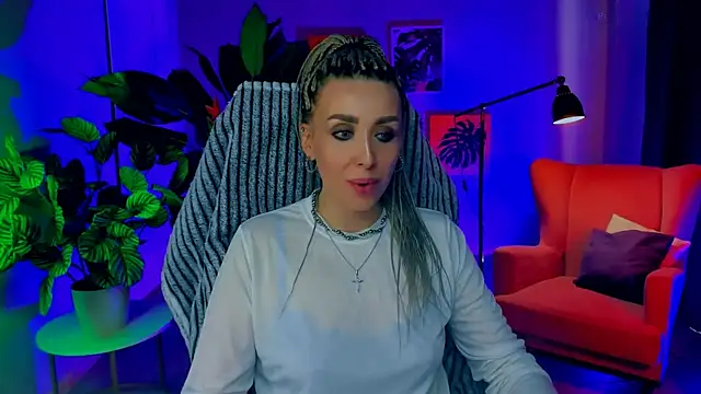 MonicaRiley Adlı Modelin Canlı XXX Sohbeti