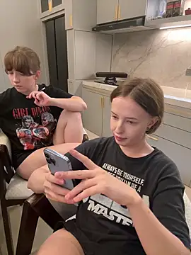 Nura_n_Sarah élő XXX-chatje