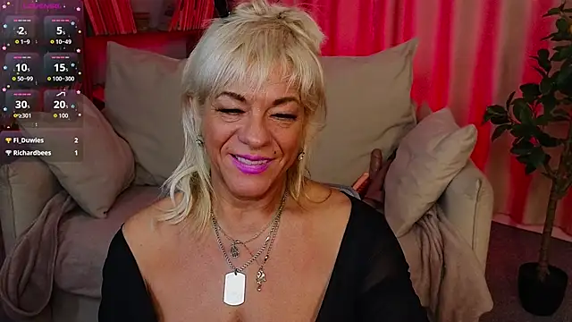 Chatroom XXX en direct de AnittaHarris_