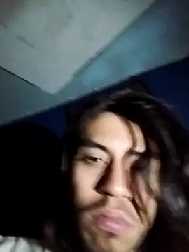 AlexAlejandro13 élő XXX-chatje