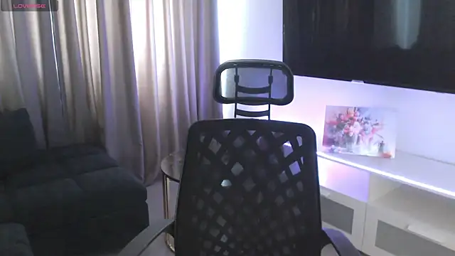 دردشة VeliaSai الجنسية المباشرة