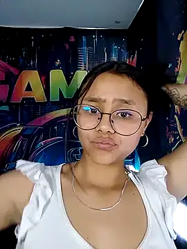 SofieLove_01 Adlı Modelin Web Kamerası Şovu