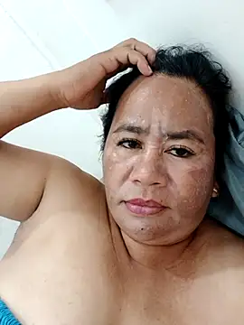 babyloves69 Show in webcam