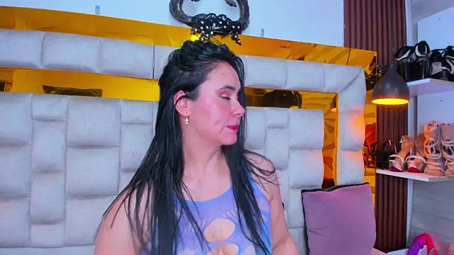 bigass_monic Adlı Modelin Canlı XXX Sohbeti