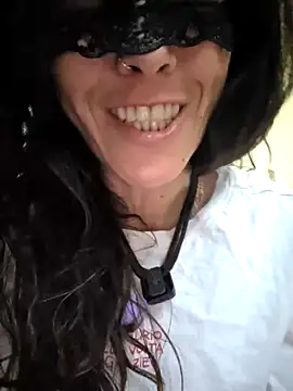 EmySkinny85 Show in webcam