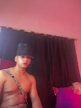 Pokazy przed kamerką – Aless_bigg