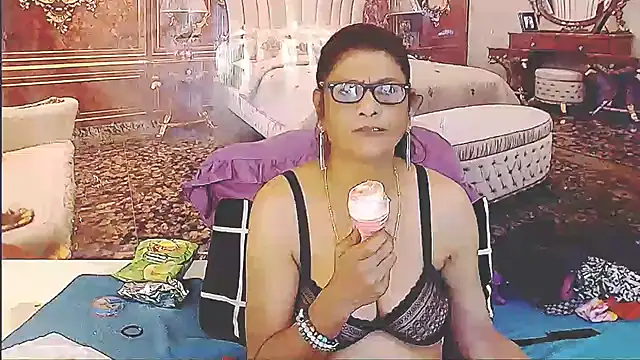 IndianAllure's Live XXX Chat