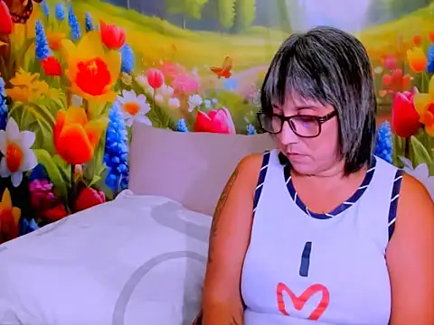 indianroxy's Live XXX Chat