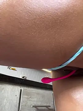 _AryCoral555 Adlı Modelin Canlı XXX Sohbeti