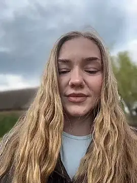 Онлайн чат XXX MilaMoone