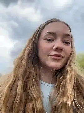 MilaMoone Chat XXX in diretta