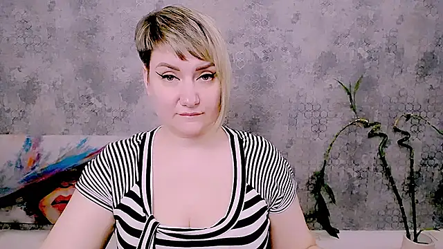 Djullia: απευθείας συνομιλία ΧΧΧ