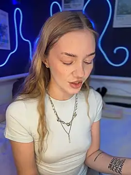 دردشة MilaMoone الجنسية المباشرة