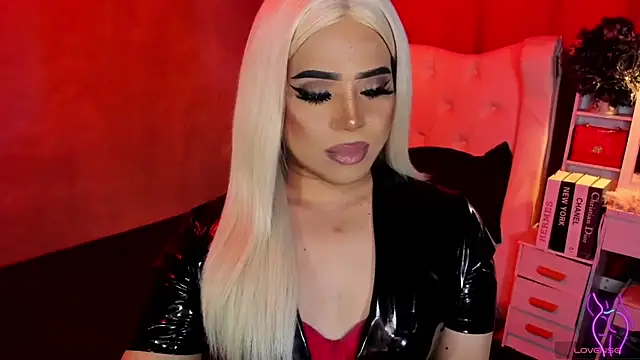 Show modela gordeushotcummer na web-kameri