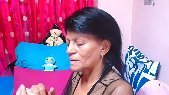 Chat +18 de SLUTTYROXY ao vivo