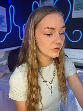 MilaMoone: онлайн-секс-чат