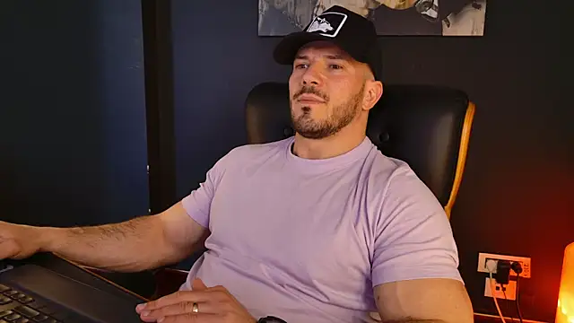 AngeloEric élő XXX-chatje