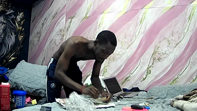 SweetJuicyLipsCandy's Live XXX Chat