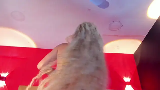 YayaHilton live XXX chat