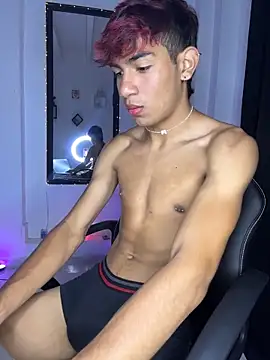 cherub_ Adlı Modelin Web Kamerası Şovu