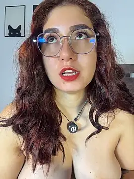 Anniferreira2: онлайн-секс-чат