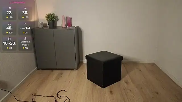 MiaaBaabyy: онлайн-секс-чат