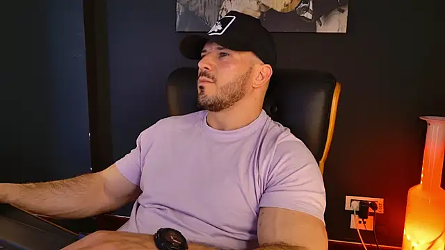 دردشة AngeloEric الجنسية المباشرة