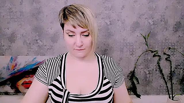 Djullia Live XXX-chat