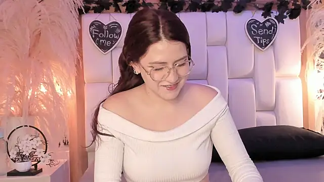 Daphne_And_Roger Show Webcam