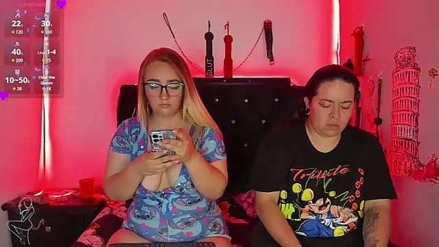 katieeandsharonn Show in webcam