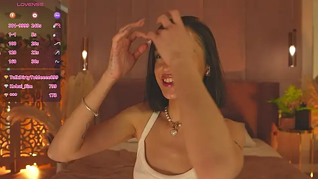 AdoraCortes 即時 XXX 聊天