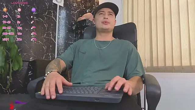 Show modela Alexander_ferre na web-kameri