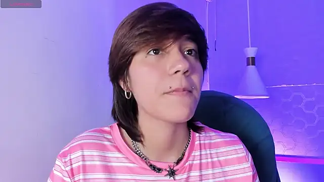 Tsuki_Maru webkamerás műsora