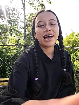 l0lita_emi's Webcam Show