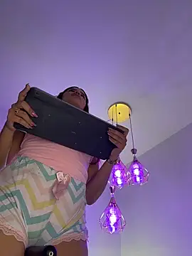 ViankaRose: онлайн-секс-чат