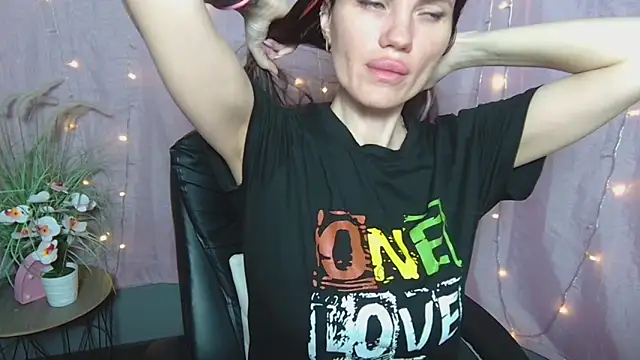 MilaLoona 即時 XXX 聊天