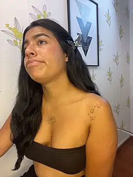 Laia_white লাইভ XXX চ্যাট