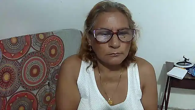 charrysexy1 Show in webcam