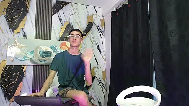 SKYN_MAN Live XXX-Chat