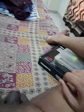 Sissydoggy: διαδικτυακό σόου στην κάμερα