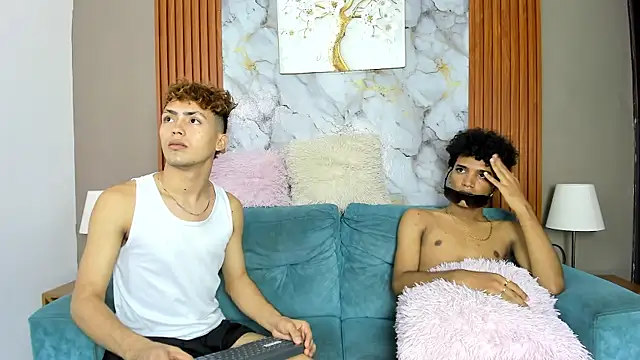 Webkamerová show VERY_HOT_GUYS