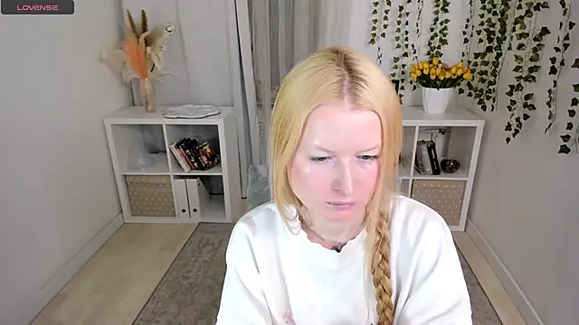 XXX chat uživo modela Laly_Peach