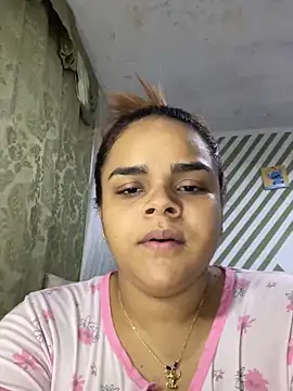 Pertunjukan Kamera Web Evabigass