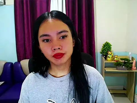 devine_goddess Adlı Modelin Canlı XXX Sohbeti