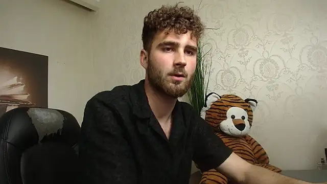 KyloEast: веб кам-шоу